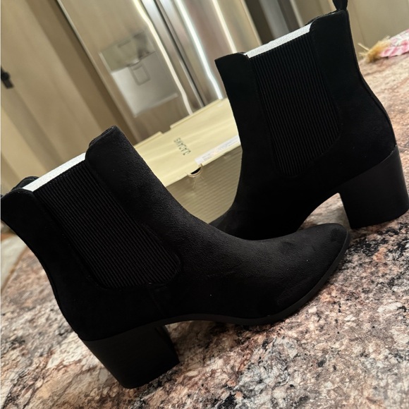 J. Adam’s Andi | Black Suede - Picture 4 of 7